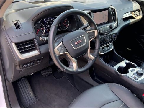 Used 2024 GMC Terrain Denali w/ Denali Premium Package AWD/4WD image 15