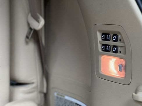 Used 2011 Lexus LX 570 4WD w/ Luxury Pkg image 17