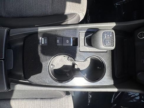 Certified 2023 Nissan Rogue SV FWD image 22