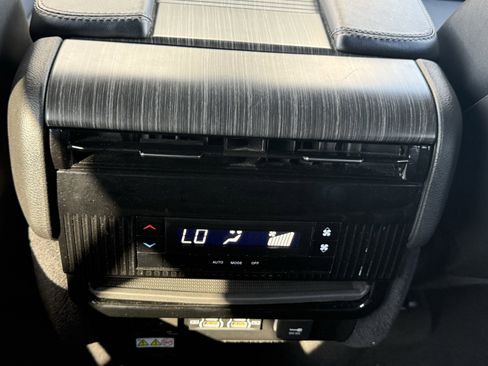 Used 2024 Jeep Wagoneer Series II w/ Flexible Seating Group image 73