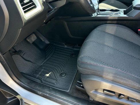 Used 2016 Chevrolet Equinox LT w/ Convenience Package image 11