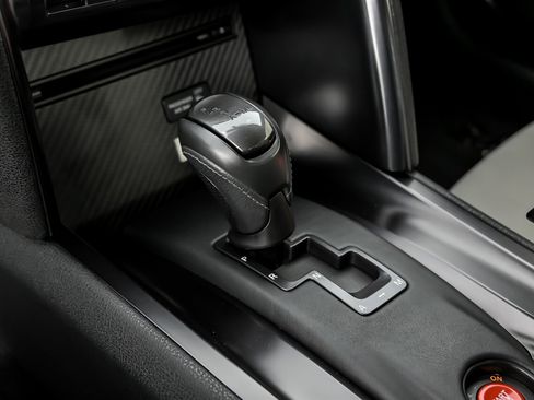Used 2012 Nissan GT-R Premium image 34