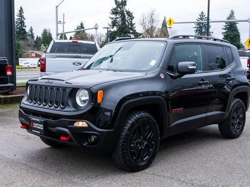Used 2018 Jeep Renegade Trailhawk image 3