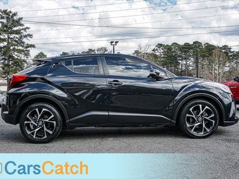 Used 2020 Toyota C-HR XLE image 9