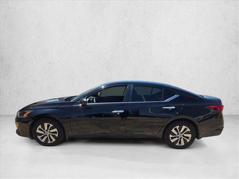 Used 2024 Nissan Altima 2.5 S FWD image 8