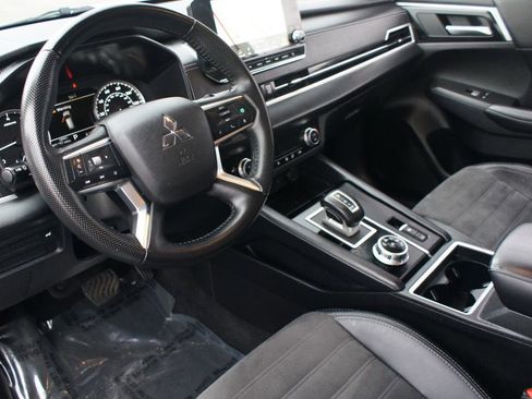 Used 2024 Mitsubishi Outlander SE image 14