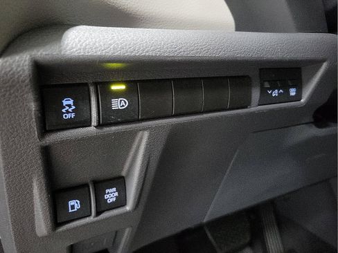 Certified 2024 Toyota Sienna XLE image 14