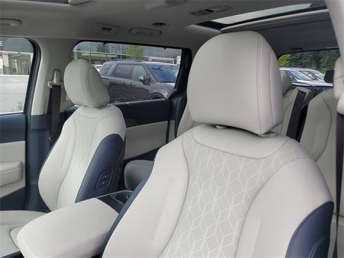 New 2026 Kia Carnival SX w/ SX Dark Edition Package image 17