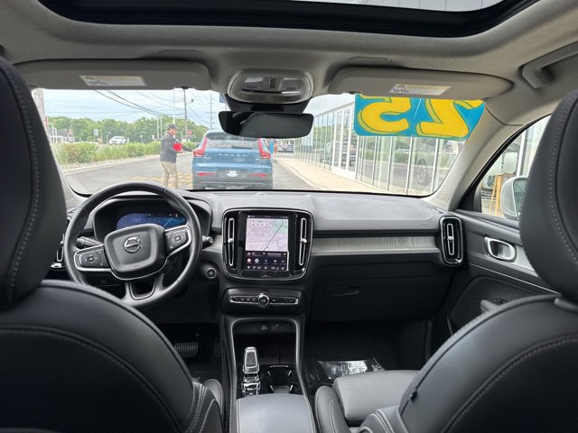 Certified 2025 Volvo XC40 B5 Plus AWD/4WD image 18