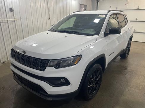 New 2026 Jeep Compass Latitude image 4