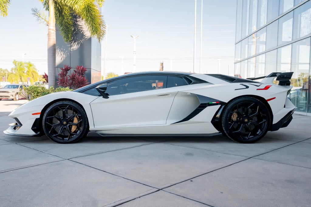Used 2019 Lamborghini Aventador SVJ AWD/4WD image 15