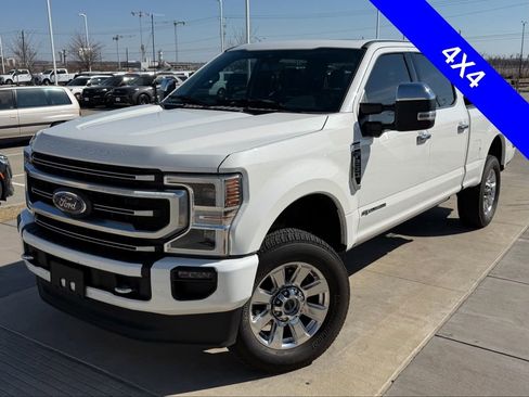 Used 2022 Ford F250 Platinum w/ FX4 Off-Road Package image 4