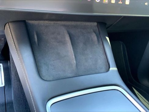 Used 2023 Tesla Model Y Performance AWD/4WD image 29