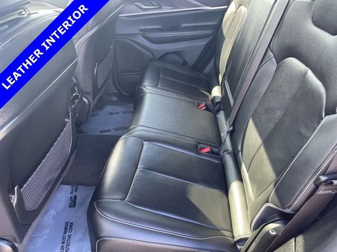 Used 2023 Jeep Grand Cherokee Limited image 4