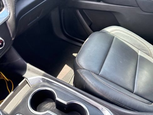 Used 2019 Chevrolet Traverse LT FWD image 7