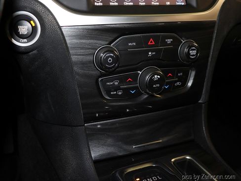 Used 2018 Chrysler 300 Touring image 23