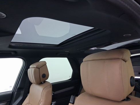 New 2026 Land Rover Discovery Limited Edition image 13