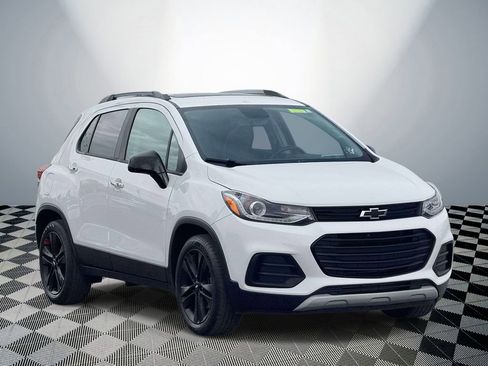Used 2019 Chevrolet Trax LT w/ Sun & Sound Package FWD image 4