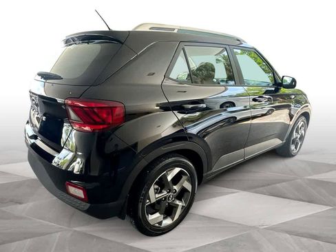 Used 2023 Hyundai Venue SEL FWD image 8