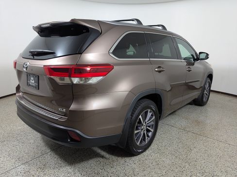 Used 2017 Toyota Highlander XLE FWD image 7