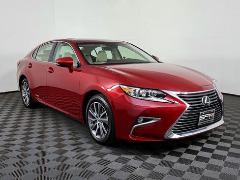 Used 2018 Lexus ES 300h w/ Luxury Package image 6