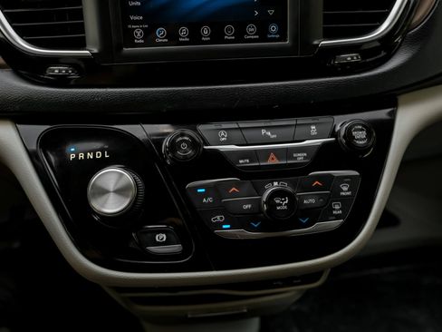 Used 2018 Chrysler Pacifica Touring Plus w/ Tire & Wheel Group image 25