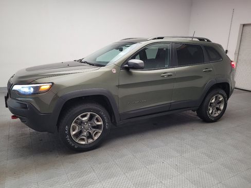 Used 2019 Jeep Cherokee Trailhawk AWD/4WD image 2