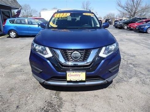 Used 2018 Nissan Rogue SV image 4