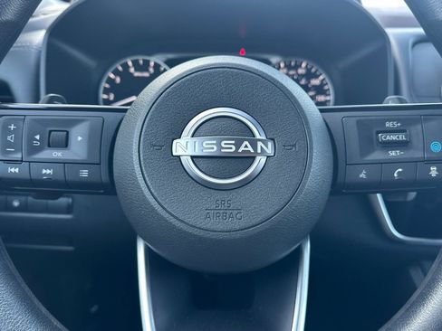 Used 2023 Nissan Rogue SV image 25