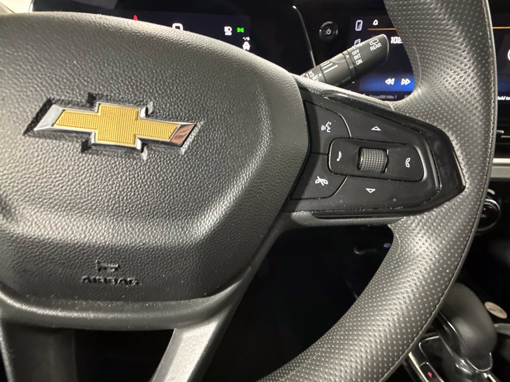 Used 2025 Chevrolet Trax LT FWD image 23