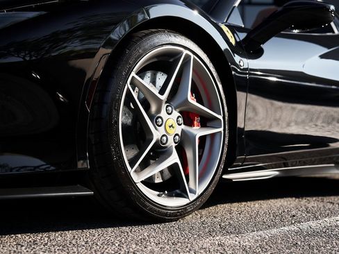 Used 2022 Ferrari F8 Tributo image 10