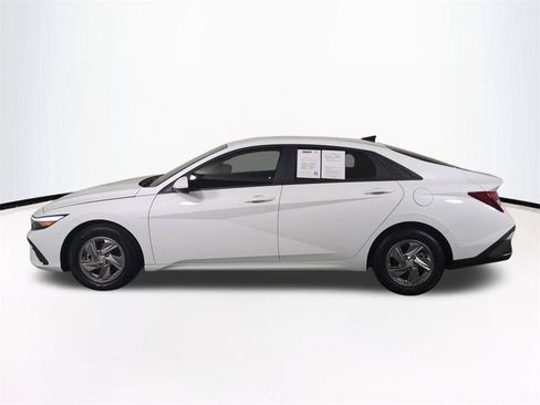 Used 2025 Hyundai Elantra SE FWD image 8