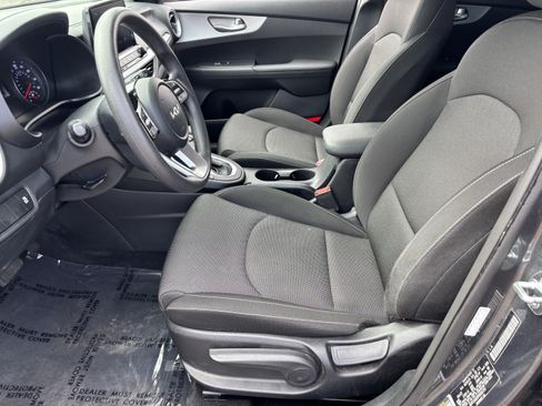 Certified 2023 Kia Forte LXS FWD image 17