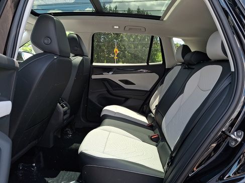 New 2026 Volkswagen Tiguan SE AWD/4WD image 6
