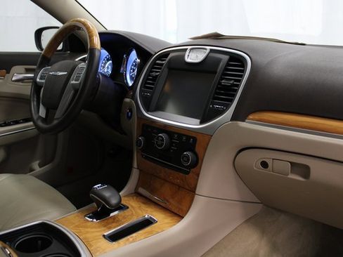 Used 2014 Chrysler 300 C w/ Beats Audio Group image 28