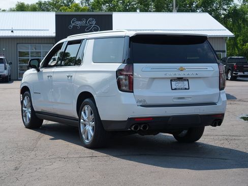 Used 2022 Chevrolet Suburban High Country AWD/4WD image 5