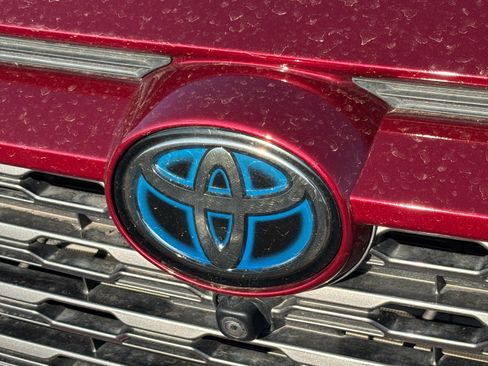 Used 2020 Toyota RAV4 Limited AWD/4WD image 9