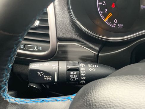 Used 2019 Jeep Grand Cherokee Laredo image 18