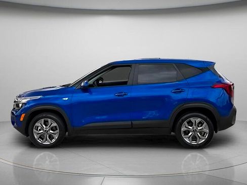 Used 2024 Kia Seltos LX AWD/4WD image 3