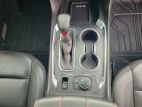 Used 2023 Chevrolet Traverse RS FWD image 21