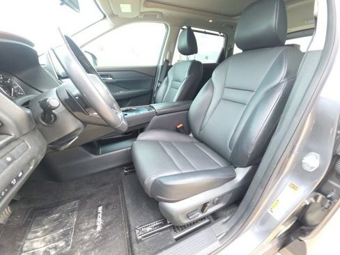 Used 2023 Nissan Rogue SV w/ SV Premium B Package image 13