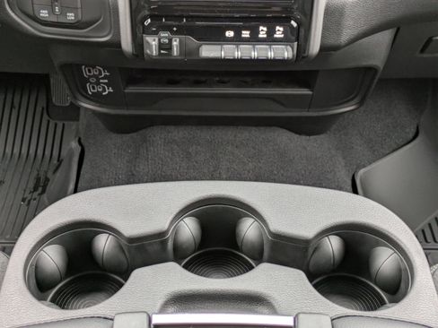 New 2026 RAM 2500 Big Horn AWD/4WD image 16