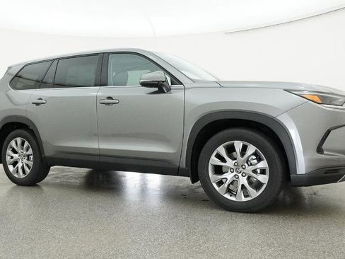 New 2026 Toyota Grand Highlander FWD image 17