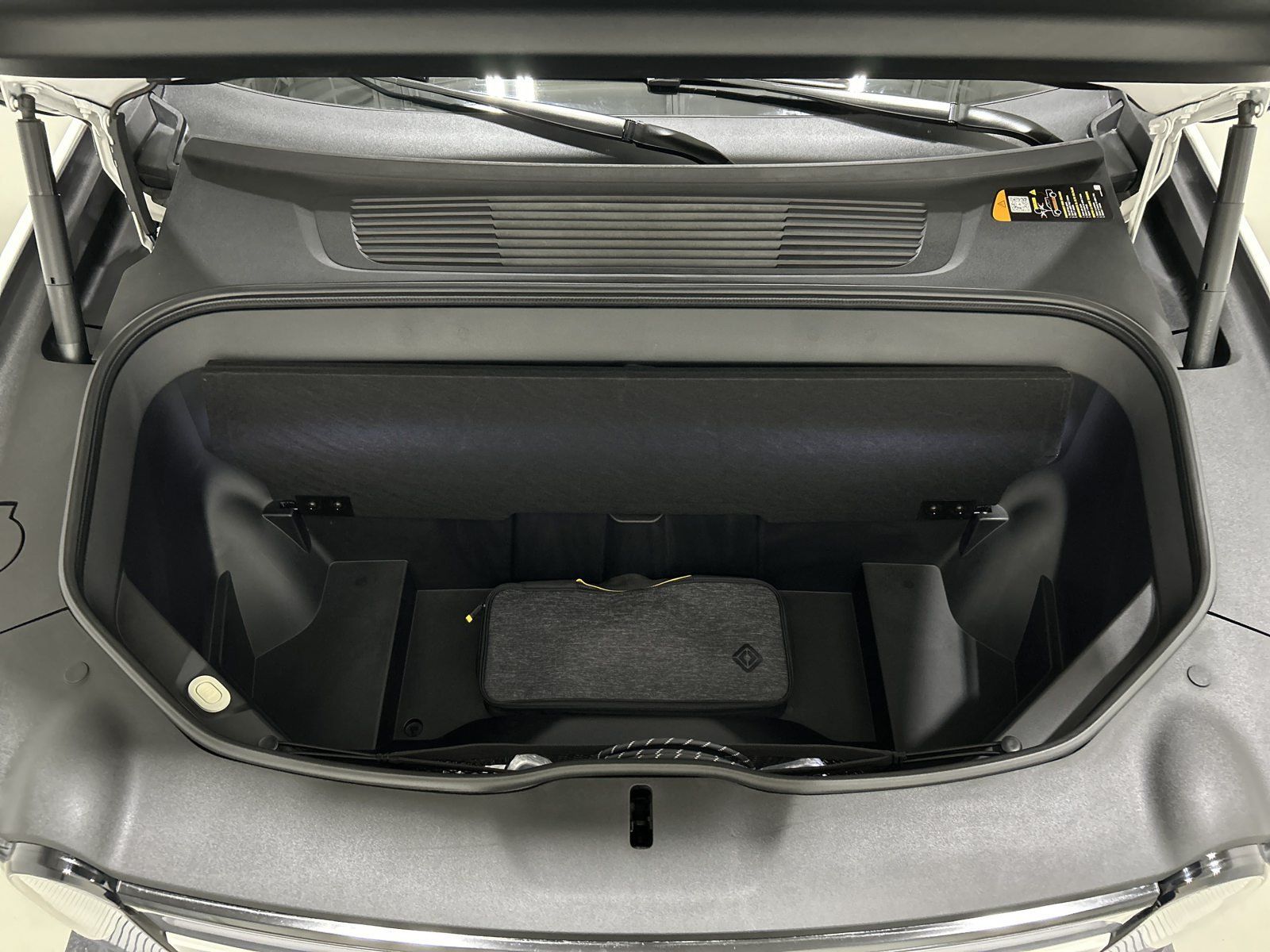 Used 2022 Rivian R1T Adventure AWD/4WD image 14