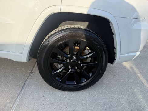 Used 2021 Jeep Grand Cherokee Laredo X RWD image 34