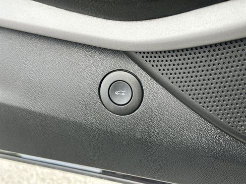 Used 2019 Chevrolet Camaro LT image 27