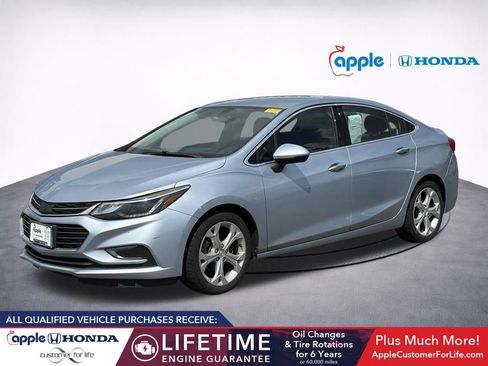 Used 2017 Chevrolet Cruze Premier FWD image 3