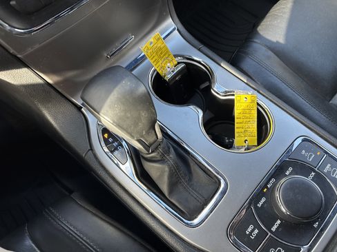 Used 2018 Jeep Grand Cherokee Limited image 24