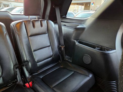 Used 2016 Ford Explorer XLT w/ Equipment Group 202A FWD image 29