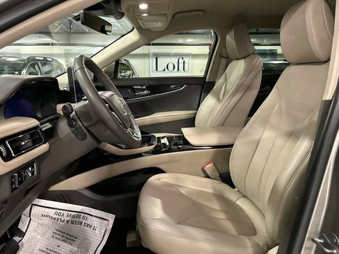 Used 2023 Lincoln Nautilus AWD w/ Premium Package image 10